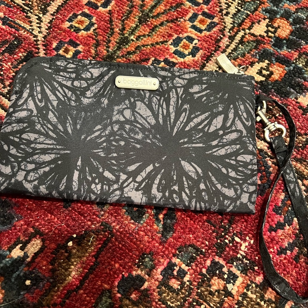 Baggallini wristlet rfid